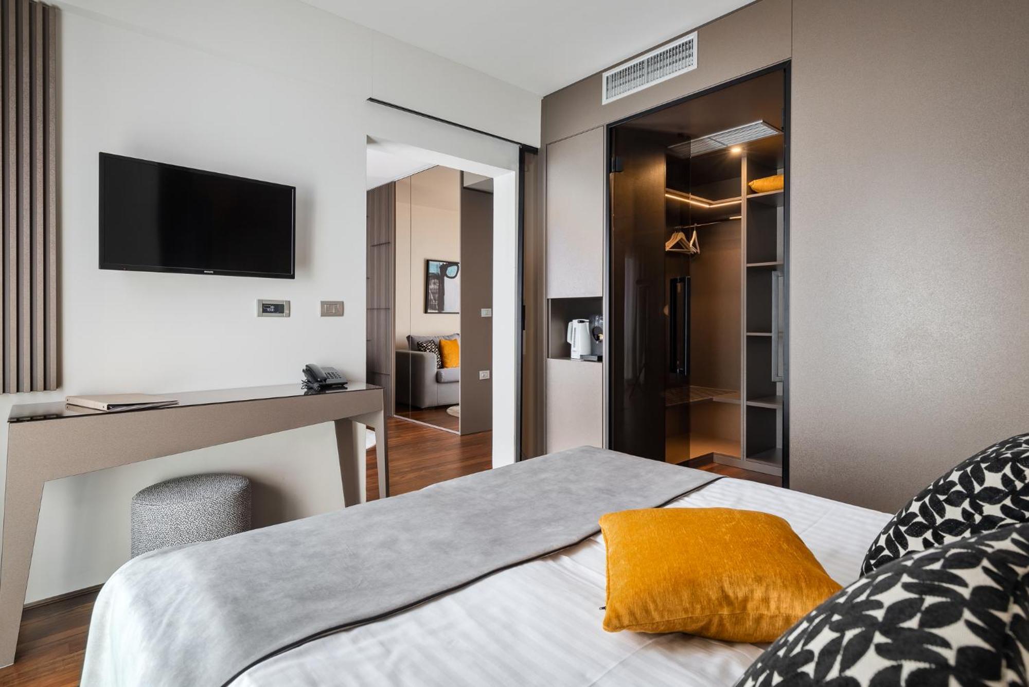 Boutique Adoral Hotel 4*