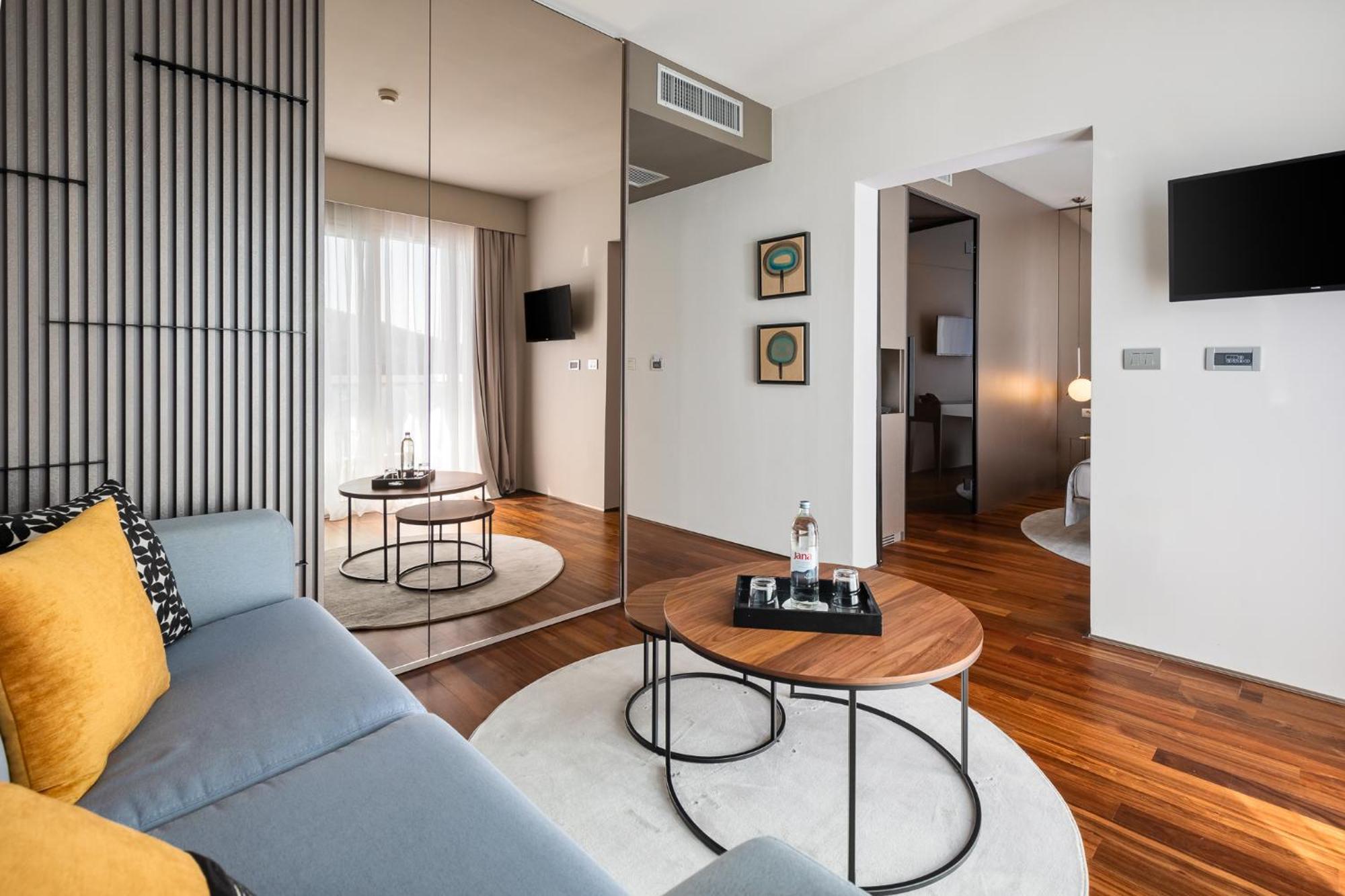 Boutique Adoral Hotel