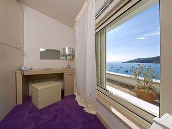 Hotel Boutique Adoral 4*
